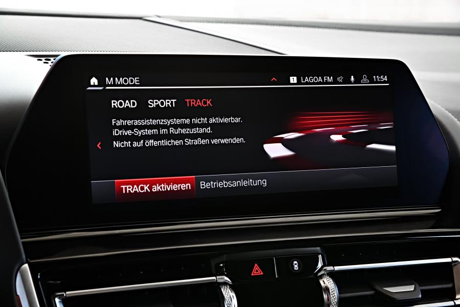 Детали интерьера BMW M8 Competition Coupe (F92) 2019 года  (UK) (фото 147 из 157)